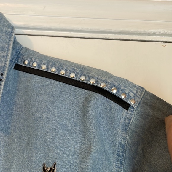 NWT Pretty Things Embellished Denim Button Down Shirt LG - Picture 5 of 11